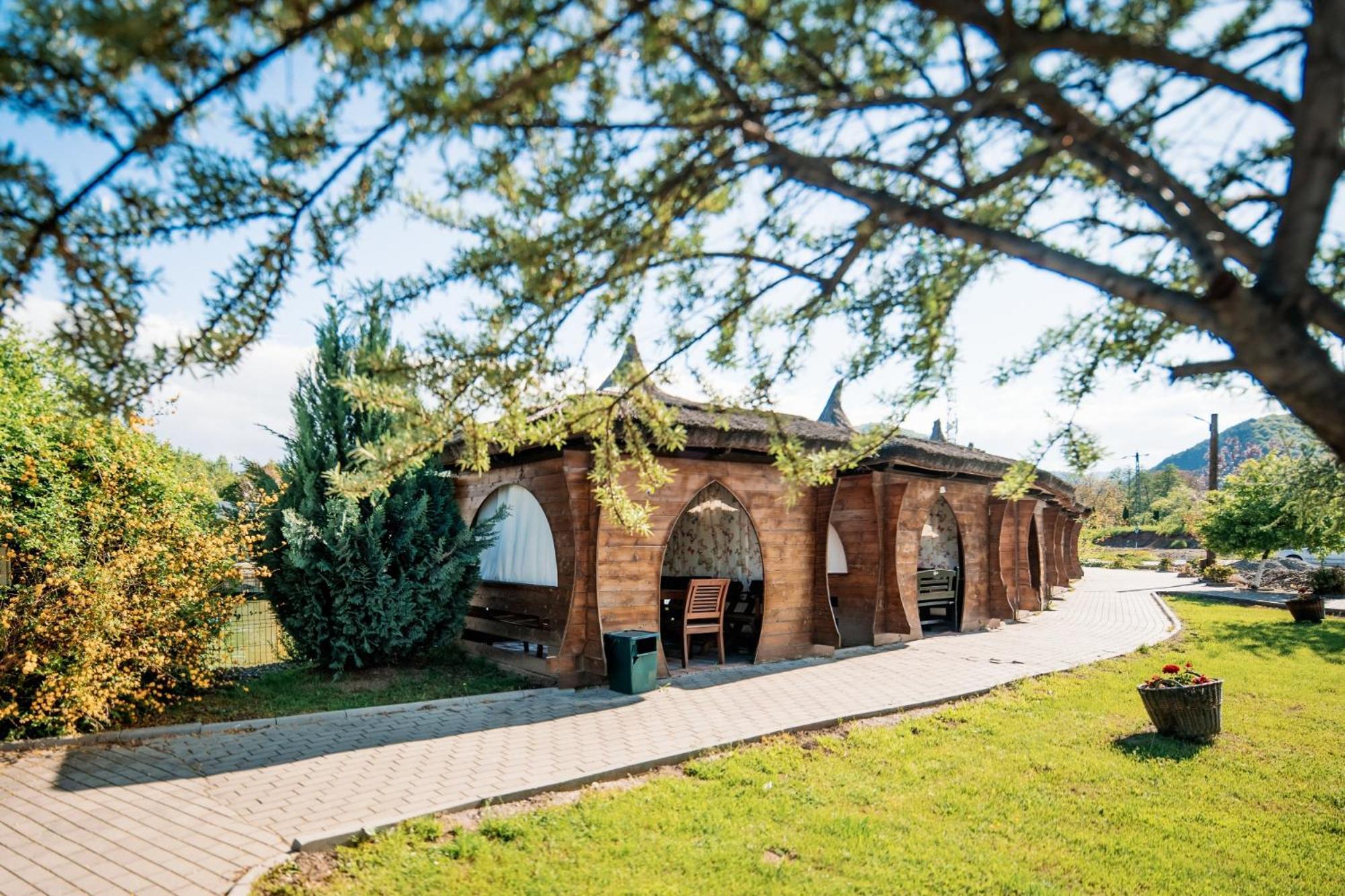 Hotel Montana Garden Răşinari Zewnętrze zdjęcie