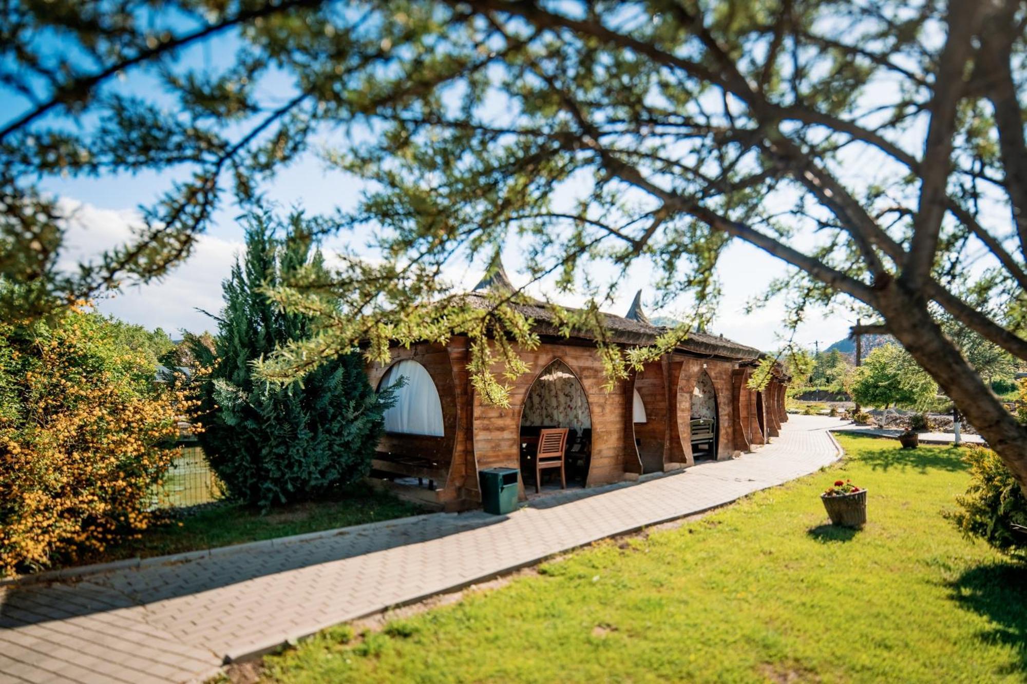 Hotel Montana Garden Răşinari Zewnętrze zdjęcie