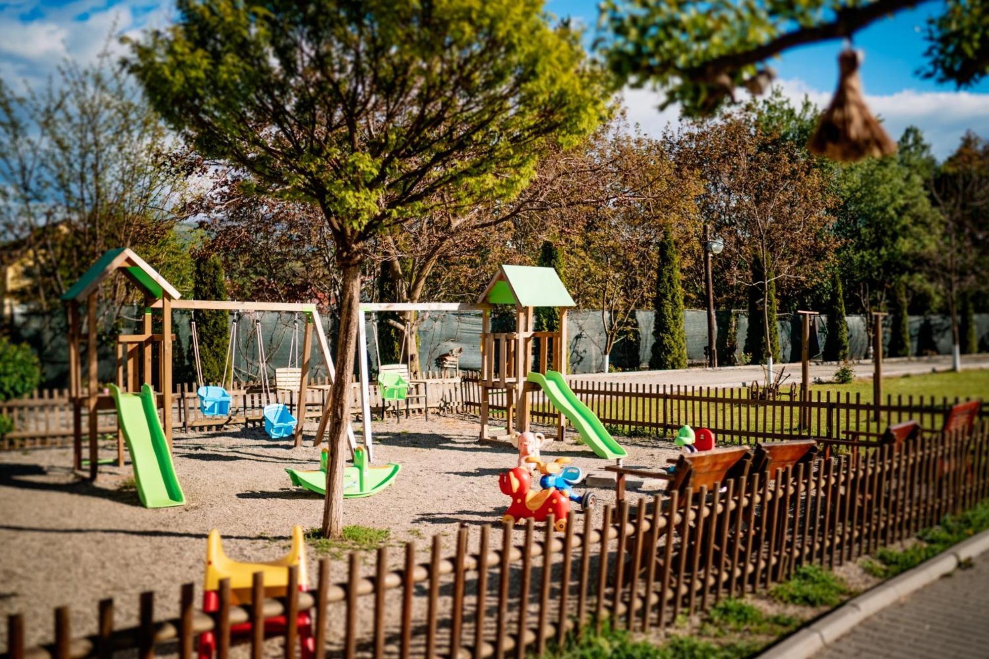 Hotel Montana Garden Răşinari Zewnętrze zdjęcie